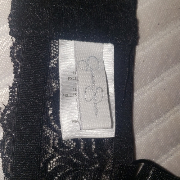 Jessica Simpson bra - Picture 3 of 4